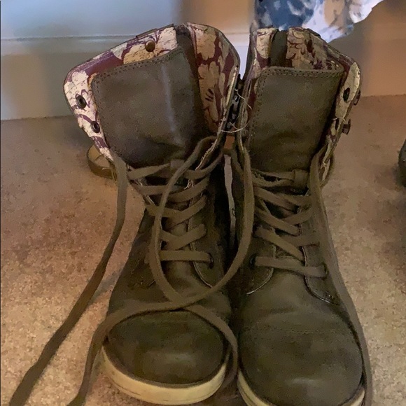 ROXY BOOTS - Picture 1 of 4